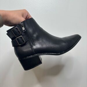 Bleecker‎ & Bond Georgia Black Leather Ankle Boots 2” Heel Side Zip Womens 8.